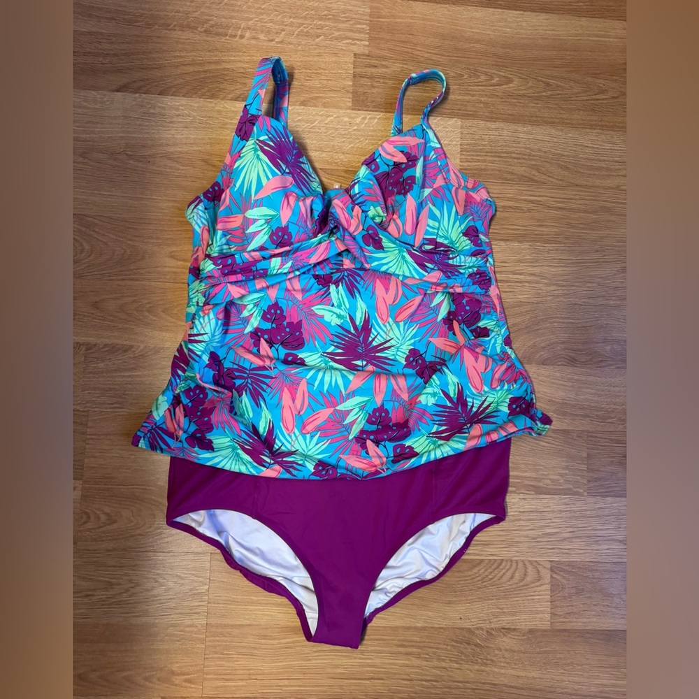 Land’s End 22W tankini swim set.‎ Tropical Floral. Underwire cups!